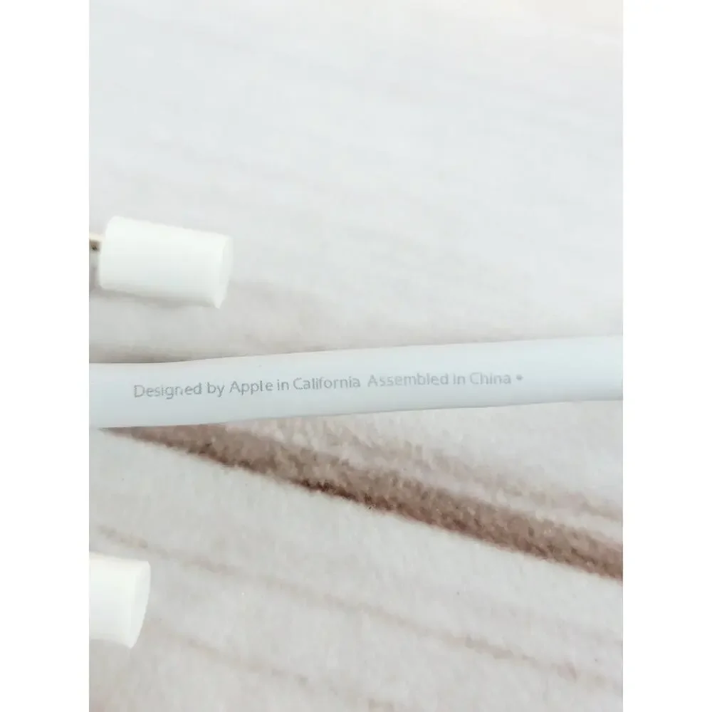 Apple DVI-I Single Link to VGA Female Monitor Adapter Display Cable